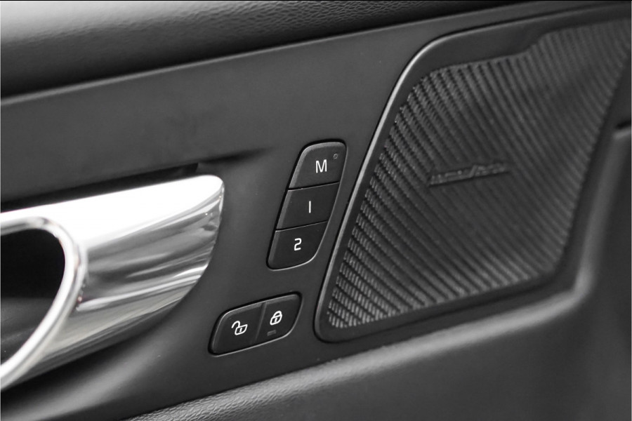 Volvo XC60 2.0 B5 Inscription R-Design Pano Trekhaak Harman/Kardon