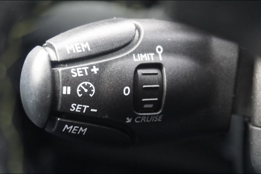 Peugeot 2008 1.2 Hybrid GT | AUTOMAAT | 145PK | CAMERA | CARPLAY