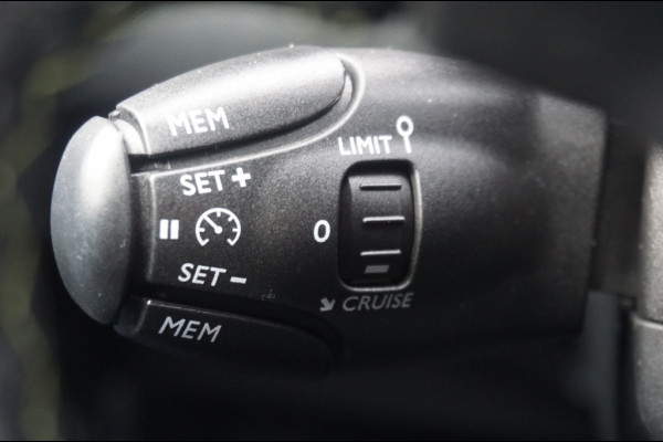 Peugeot 2008 1.2 Hybrid GT | AUTOMAAT | 145PK | CAMERA | CARPLAY