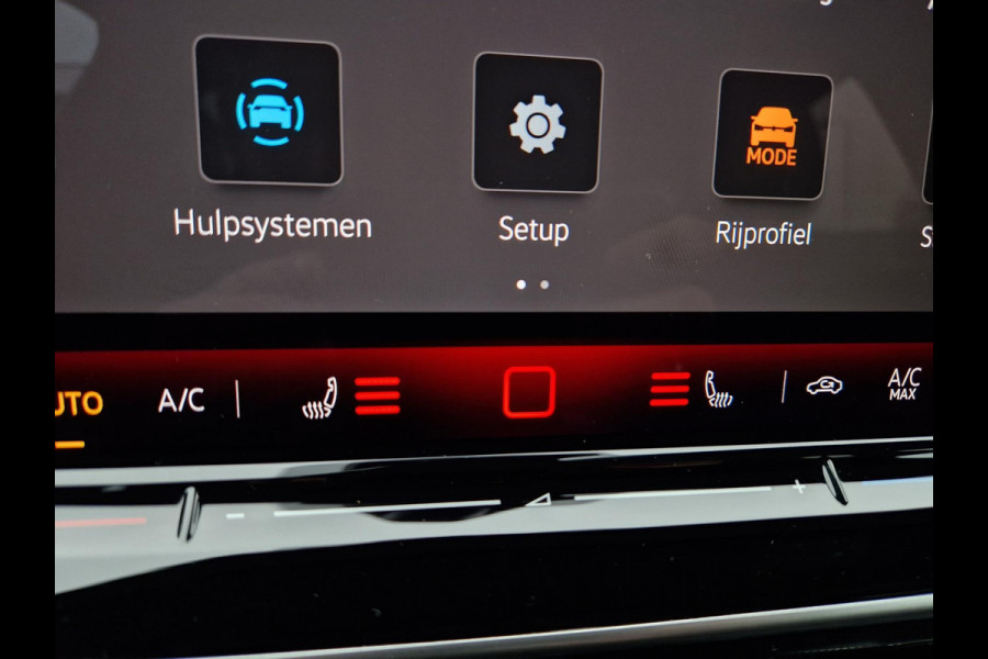 Volkswagen Golf 1.5 eHybrid 50 Edition /Panoramadak /IQ drive /IQ Light