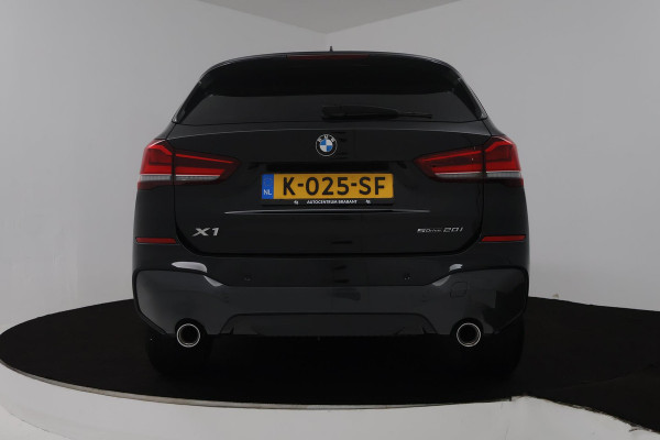 BMW X1 SDrive20i High Executive M Sport (M-PAKKET, STOELVERWARMING, NAVIGATIE, CRUISE CONTROL ADAPTIEF, AUTOMAAT, PARKEERSENSOREN