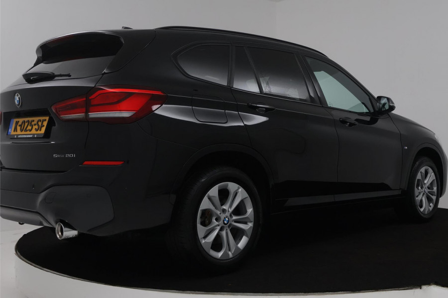 BMW X1 SDrive20i High Executive M Sport (M-PAKKET, STOELVERWARMING, NAVIGATIE, CRUISE CONTROL ADAPTIEF, AUTOMAAT, PARKEERSENSOREN