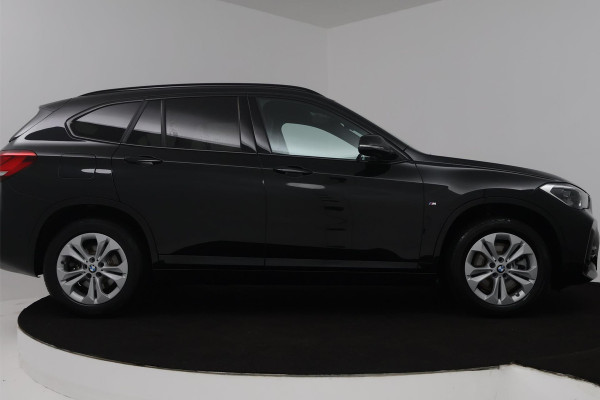 BMW X1 SDrive20i High Executive M Sport (M-PAKKET, STOELVERWARMING, NAVIGATIE, CRUISE CONTROL ADAPTIEF, AUTOMAAT, PARKEERSENSOREN