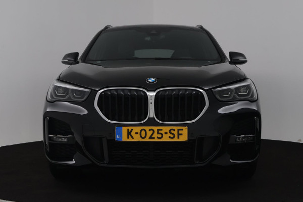 BMW X1 SDrive20i High Executive M Sport (M-PAKKET, STOELVERWARMING, NAVIGATIE, CRUISE CONTROL ADAPTIEF, AUTOMAAT, PARKEERSENSOREN