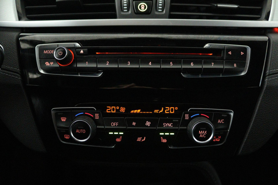 BMW X1 SDrive20i High Executive M Sport (M-PAKKET, STOELVERWARMING, NAVIGATIE, CRUISE CONTROL ADAPTIEF, AUTOMAAT, PARKEERSENSOREN