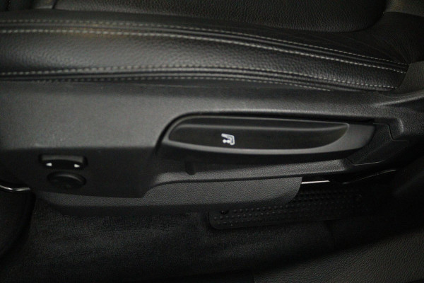 BMW X1 SDrive20i High Executive M Sport (M-PAKKET, STOELVERWARMING, NAVIGATIE, CRUISE CONTROL ADAPTIEF, AUTOMAAT, PARKEERSENSOREN