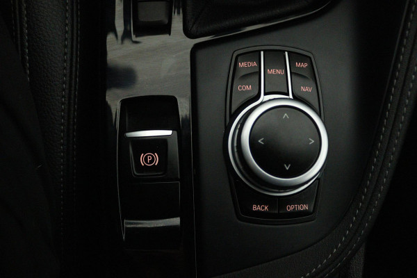 BMW X1 SDrive20i High Executive M Sport (M-PAKKET, STOELVERWARMING, NAVIGATIE, CRUISE CONTROL ADAPTIEF, AUTOMAAT, PARKEERSENSOREN