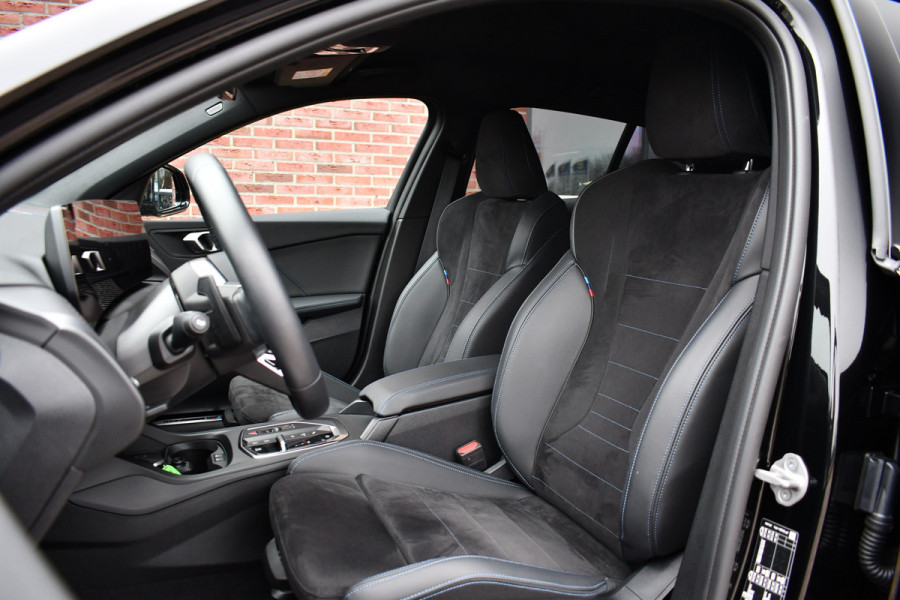 BMW 1-serie 120 M-Sport int+ext ACC DA-Plus Camera Shadowline 18inch