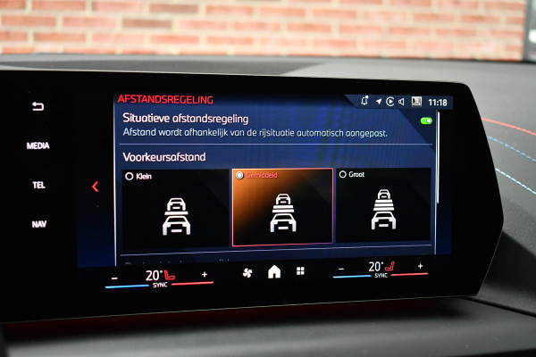 BMW 1-serie 120 M-Sport int+ext ACC DA-Plus Camera Shadowline 18inch