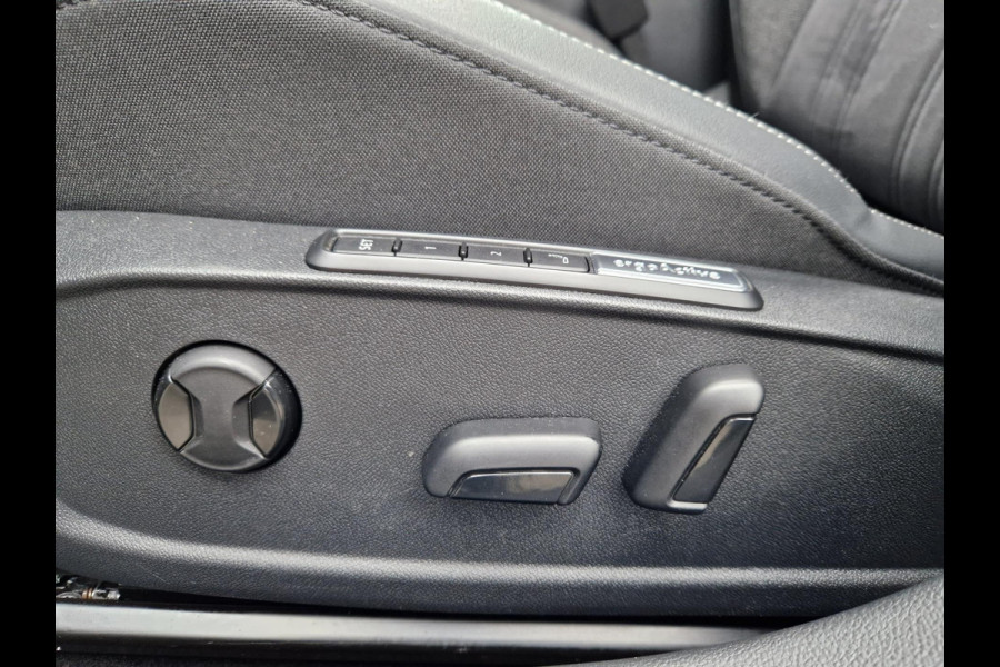 Volkswagen Golf 1.5 eHybrid 50 Edition /Panoramadak /IQ drive /IQ Light