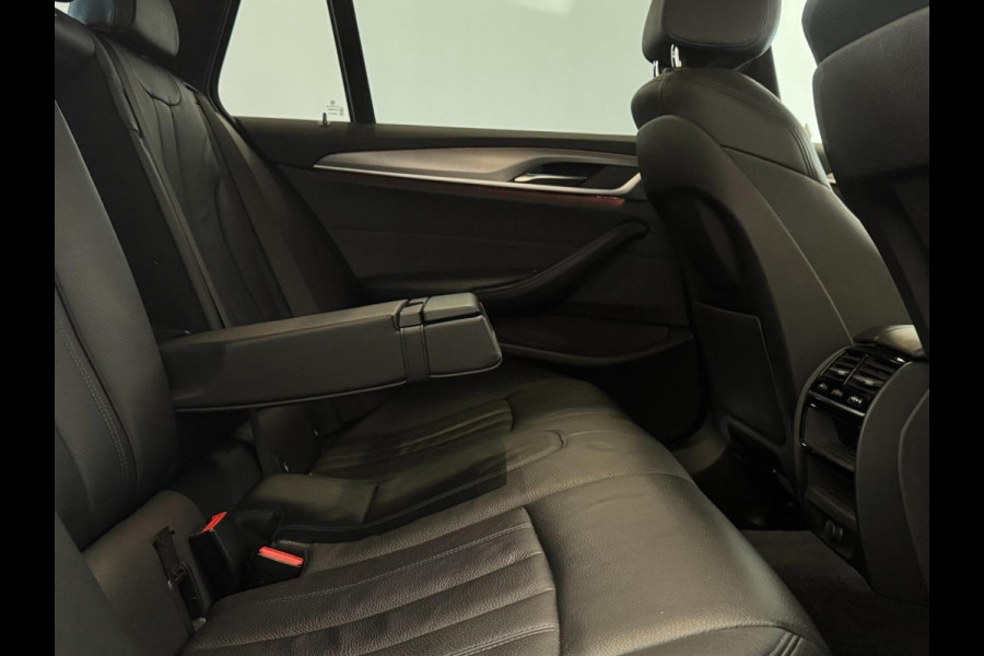 BMW 5 Serie Touring 530i M Sport / Adaptive / Leder / Camera