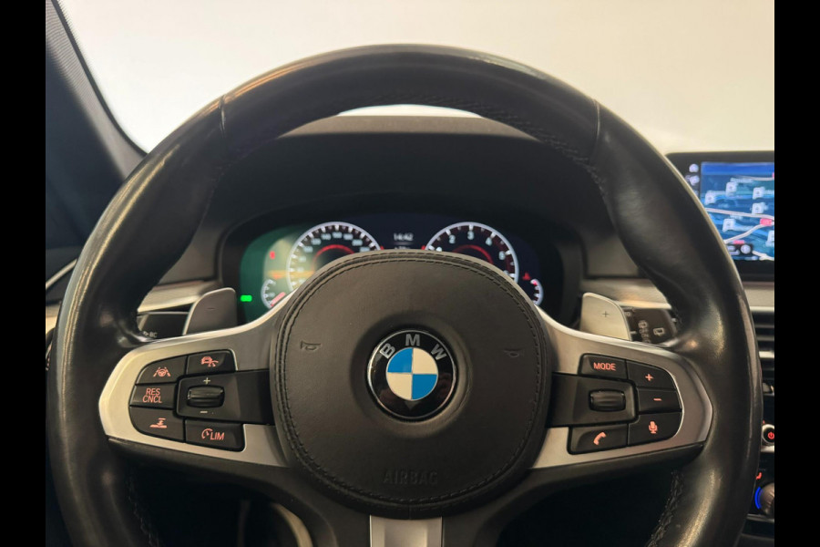 BMW 5 Serie Touring 530i M Sport / Adaptive / Leder / Camera