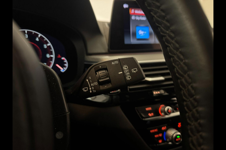 BMW 5 Serie Touring 530i M Sport / Adaptive / Leder / Camera