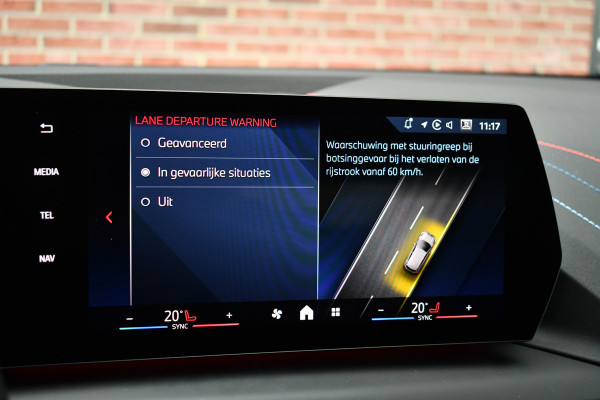 BMW 1-serie 120 M-Sport int+ext ACC DA-Plus Camera Shadowline 18inch