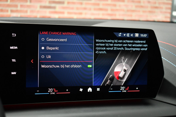 BMW 1-serie 120 M-Sport int+ext ACC DA-Plus Camera Shadowline 18inch