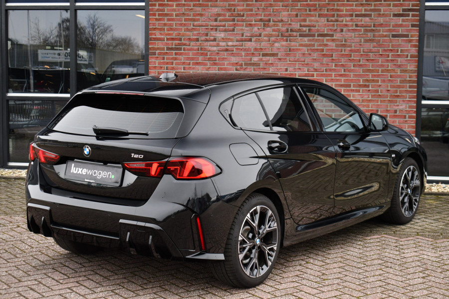BMW 1-serie 120 M-Sport int+ext ACC DA-Plus Camera Shadowline 18inch