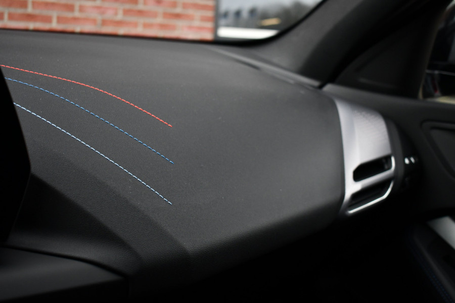 BMW 1-serie 120 M-Sport int+ext ACC DA-Plus Camera Shadowline 18inch