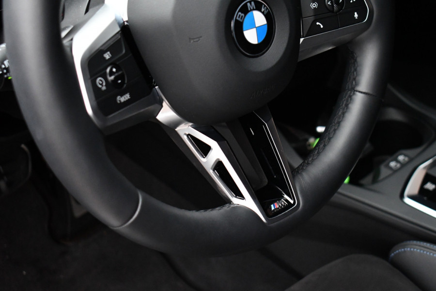 BMW 1-serie 120 M-Sport int+ext ACC DA-Plus Camera Shadowline 18inch