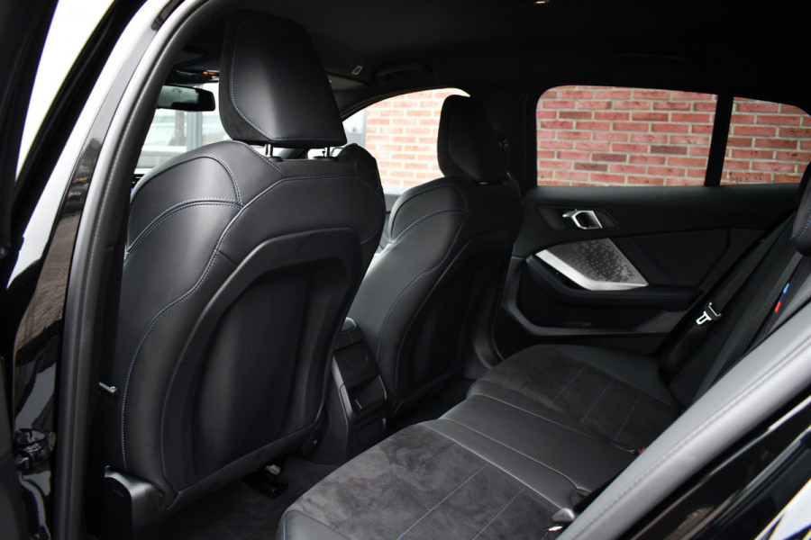 BMW 1-serie 120 M-Sport int+ext ACC DA-Plus Camera Shadowline 18inch