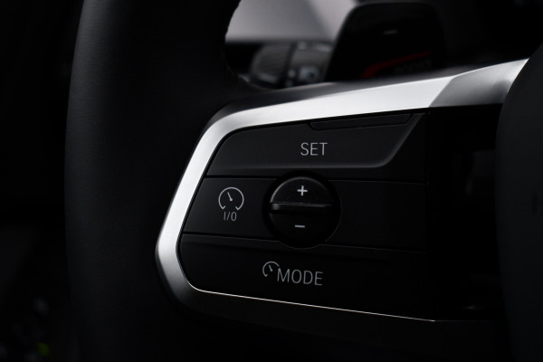 BMW 1-serie 120 M-Sport int+ext ACC DA-Plus Camera Shadowline 18inch