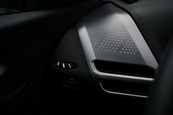 BMW 1-serie 120 M-Sport int+ext ACC DA-Plus Camera Shadowline 18inch