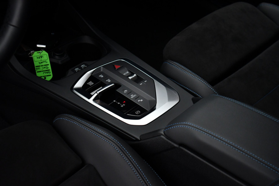 BMW 1-serie 120 M-Sport int+ext ACC DA-Plus Camera Shadowline 18inch