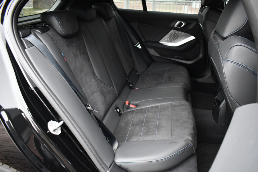 BMW 1-serie 120 M-Sport int+ext ACC DA-Plus Camera Shadowline 18inch