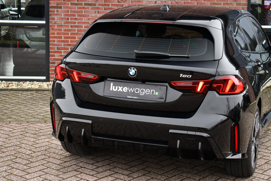 BMW 1-serie 120 M-Sport int+ext ACC DA-Plus Camera Shadowline 18inch