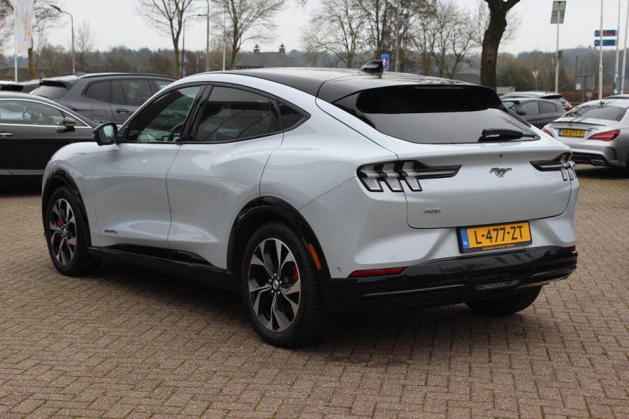 Ford Mustang Mach-E AWD 75 kWh / SOH 93,4% / Panoramadak / Camera / Leder / 19'' / B&O / Keyless / DAB / Dodehoek / ACC / Navigatie / Sfeerverlichting / Stoelverwarming
