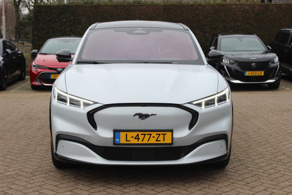Ford Mustang Mach-E AWD 75 kWh / SOH 93,4% / Panoramadak / Camera / Leder / 19'' / B&O / Keyless / DAB / Dodehoek / ACC / Navigatie / Sfeerverlichting / Stoelverwarming