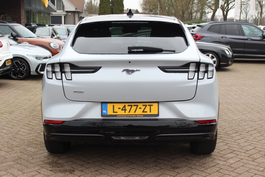 Ford Mustang Mach-E AWD 75 kWh / SOH 93,4% / Panoramadak / Camera / Leder / 19'' / B&O / Keyless / DAB / Dodehoek / ACC / Navigatie / Sfeerverlichting / Stoelverwarming