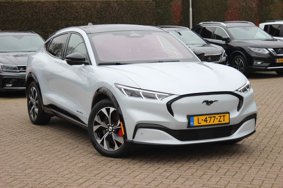 Ford Mustang Mach-E AWD 75 kWh / SOH 93,4% / Panoramadak / Camera / Leder / 19'' / B&O / Keyless / DAB / Dodehoek / ACC / Navigatie / Sfeerverlichting / Stoelverwarming