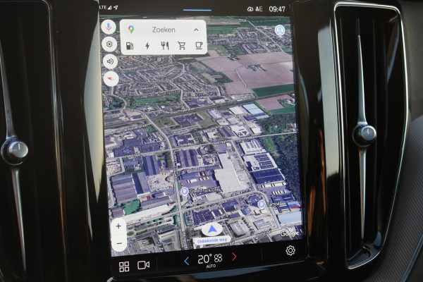 Volvo XC60 T6 Plug-in hybrid 350PK AWD Plus Dark Lederen bekleding / Cruise Control / Panoramisch schuif-kanteldak / Google infotainment incl navigatie / Elektrisch bedienbare voorstoelen met geheugen