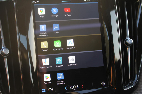 Volvo XC60 T6 Plug-in hybrid 350PK AWD Plus Dark Lederen bekleding / Cruise Control / Panoramisch schuif-kanteldak / Google infotainment incl navigatie / Elektrisch bedienbare voorstoelen met geheugen