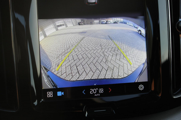 Volvo XC60 T6 Plug-in hybrid 350PK AWD Plus Dark Lederen bekleding / Cruise Control / Panoramisch schuif-kanteldak / Google infotainment incl navigatie / Elektrisch bedienbare voorstoelen met geheugen