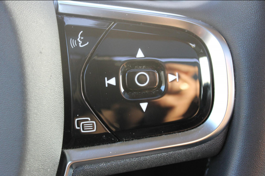 Volvo XC60 T6 Plug-in hybrid 350PK AWD Plus Dark Lederen bekleding / Cruise Control / Panoramisch schuif-kanteldak / Google infotainment incl navigatie / Elektrisch bedienbare voorstoelen met geheugen