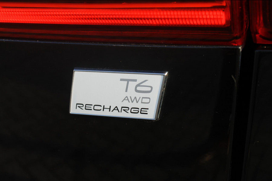 Volvo XC60 T6 Plug-in hybrid 350PK AWD Plus Dark Lederen bekleding / Cruise Control / Panoramisch schuif-kanteldak / Google infotainment incl navigatie / Elektrisch bedienbare voorstoelen met geheugen