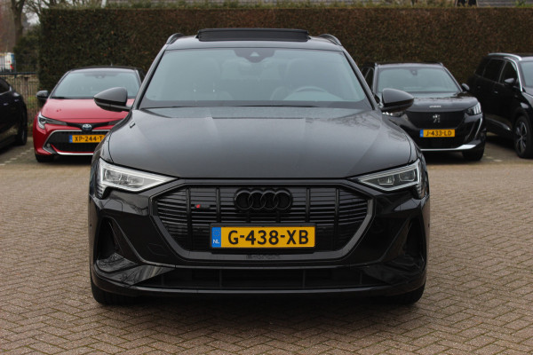 Audi e-tron e-tron 50 quattro Launch edition Black 71 kWh S-line / SoH 92.1% / Trekhaak / Panoramadak / 20'' / Luchtvering / ACC / Navigatie / Stoelverwarming
