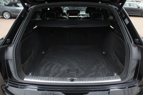 Audi e-tron e-tron 50 quattro Launch edition Black 71 kWh S-line / SoH 92.1% / Trekhaak / Panoramadak / 20'' / Luchtvering / ACC / Navigatie / Stoelverwarming