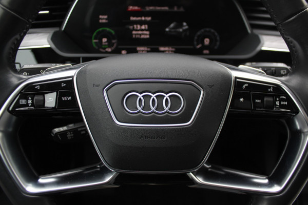 Audi e-tron e-tron 50 quattro Launch edition Black 71 kWh S-line / SoH 92.1% / Trekhaak / Panoramadak / 20'' / Luchtvering / ACC / Navigatie / Stoelverwarming