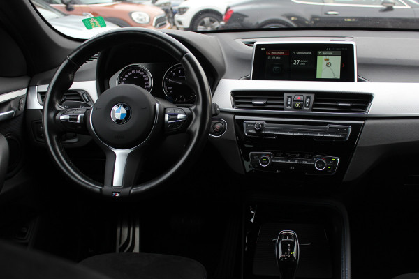 BMW X1 sDrive18i Executive Ed. M Sport / Trekhaak / Camera / Head-up / Alcantara / Navigatie / Sportstoelen / Getint glas / Cruise Control