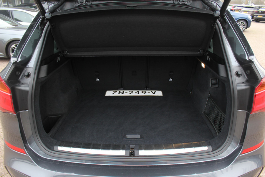 BMW X1 sDrive18i Executive Ed. M Sport / Trekhaak / Camera / Head-up / Alcantara / Navigatie / Sportstoelen / Getint glas / Cruise Control