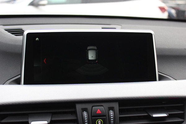 BMW X1 sDrive18i Executive Ed. M Sport / Trekhaak / Camera / Head-up / Alcantara / Navigatie / Sportstoelen / Getint glas / Cruise Control