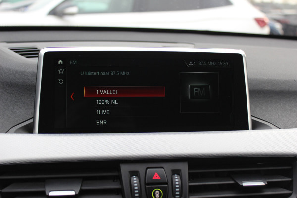 BMW X1 sDrive18i Executive Ed. M Sport / Trekhaak / Camera / Head-up / Alcantara / Navigatie / Sportstoelen / Getint glas / Cruise Control