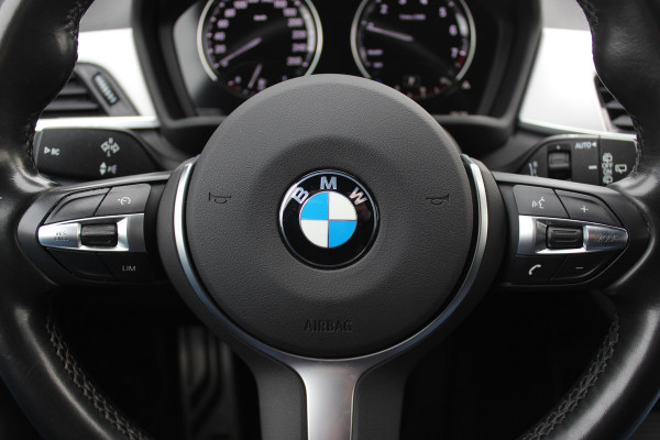 BMW X1 sDrive18i Executive Ed. M Sport / Trekhaak / Camera / Head-up / Alcantara / Navigatie / Sportstoelen / Getint glas / Cruise Control