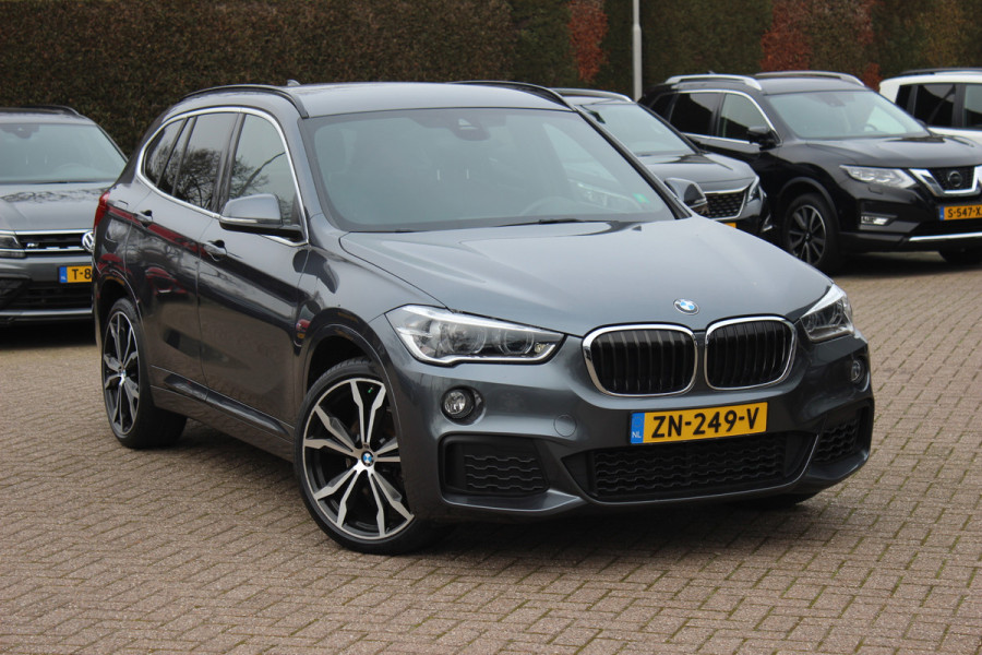 BMW X1 sDrive18i Executive Ed. M Sport / Trekhaak / Camera / Head-up / Alcantara / Navigatie / Sportstoelen / Getint glas / Cruise Control