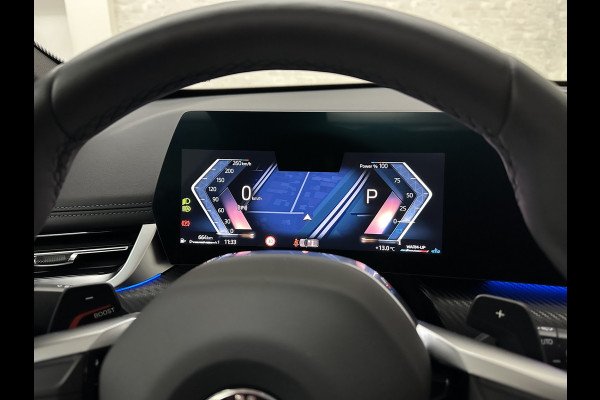 BMW X1 18i M-Sport Performance-Pack | Panorama | Sportstoelen | Carbon | Keyless-Entry | Sfeerverlichting | Achteruitrij-Camera | Carplay | Full-LED | Black-Optic | Getint Glas | Stoelverwarming | Draadloos Laden |