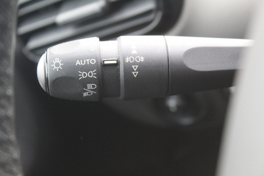 Citroën C4 Cactus 1.2 PureTech Business , 110pk , Dealer onderhouden Climate control , Bluetooth , Navigatie, Parkeersensoren achter LED Dag rijverlichting , Elek. ramen voor