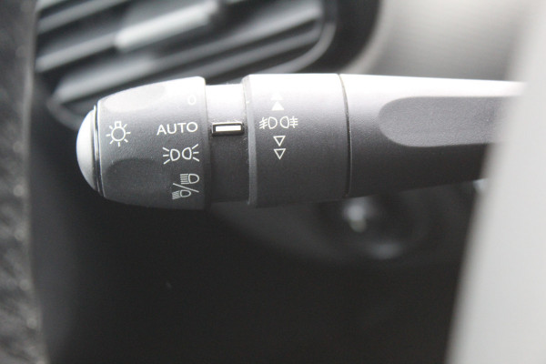 Citroën C4 Cactus 1.2 PureTech Business , 110pk , Dealer onderhouden Climate control , Bluetooth , Navigatie, Parkeersensoren achter LED Dag rijverlichting , Elek. ramen voor