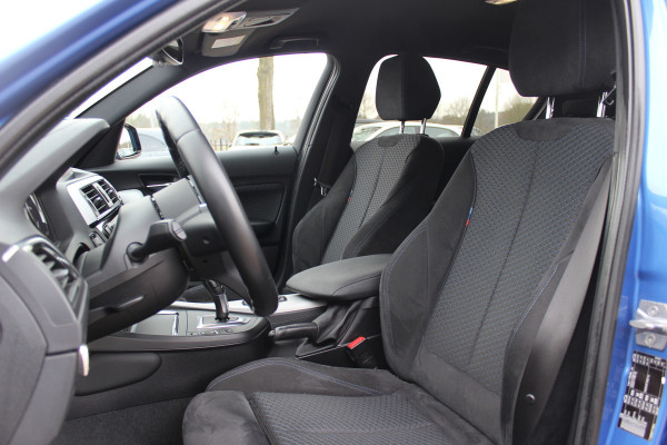 BMW 1-serie 118i Edition M Sport Shadow High Executive / Alcantara / Navigatie / Parkeerhulp V+A / 18'' / Stoelverwarming / Cruise Control